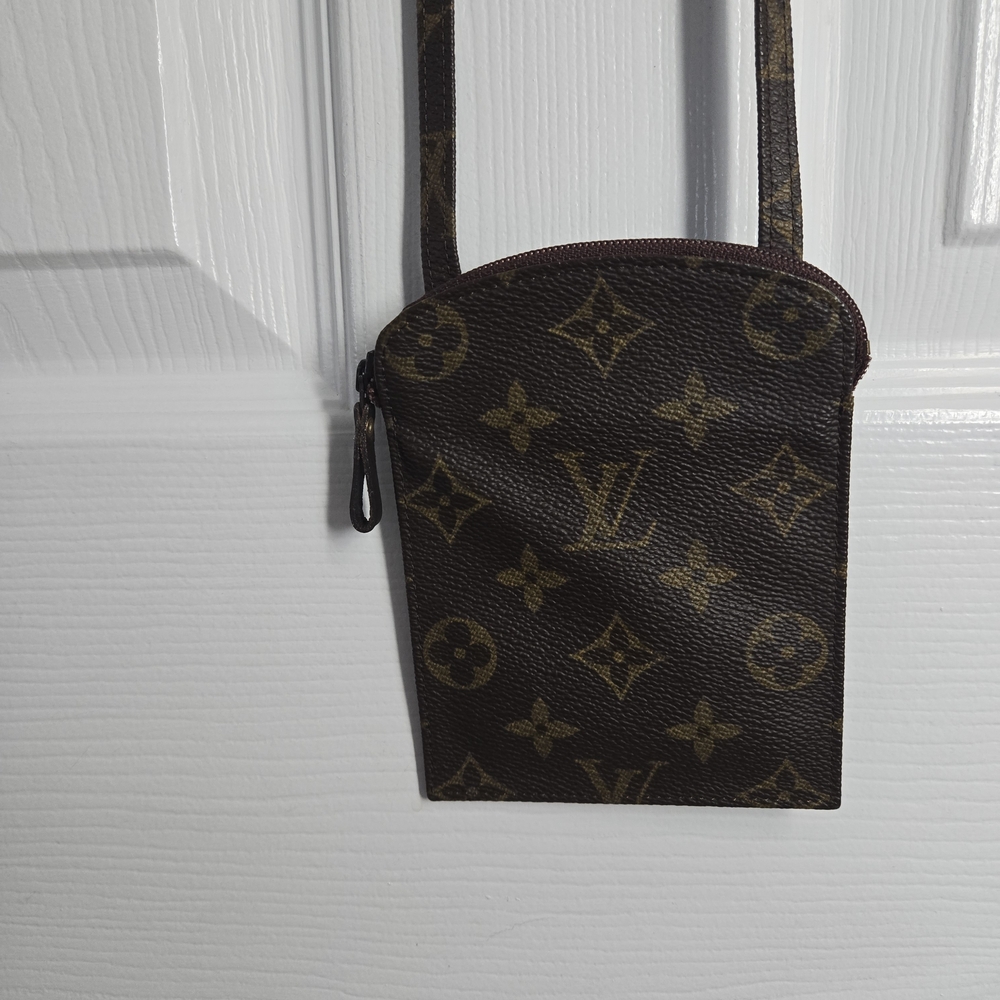 Elegant Monogram Crossbody Wallet - Picture 5 of 6